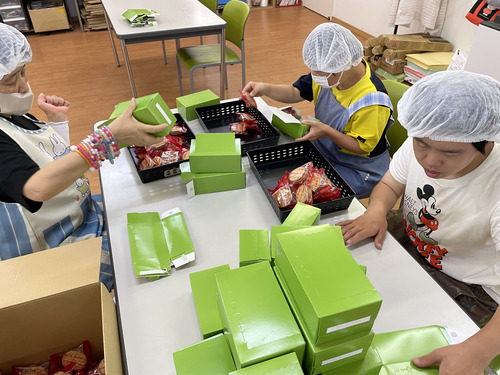 箱折り内職作業